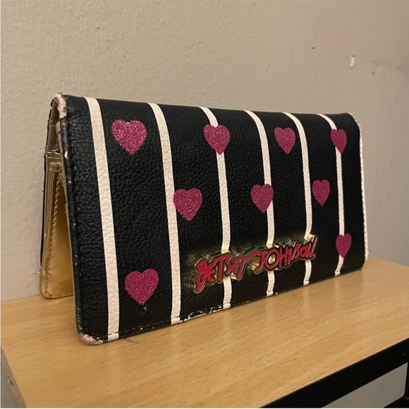 Vintage Betsey Johnson Black & White Stripe Pink Glitter Heart Fold-Over Wallet - Picture 4 of 16